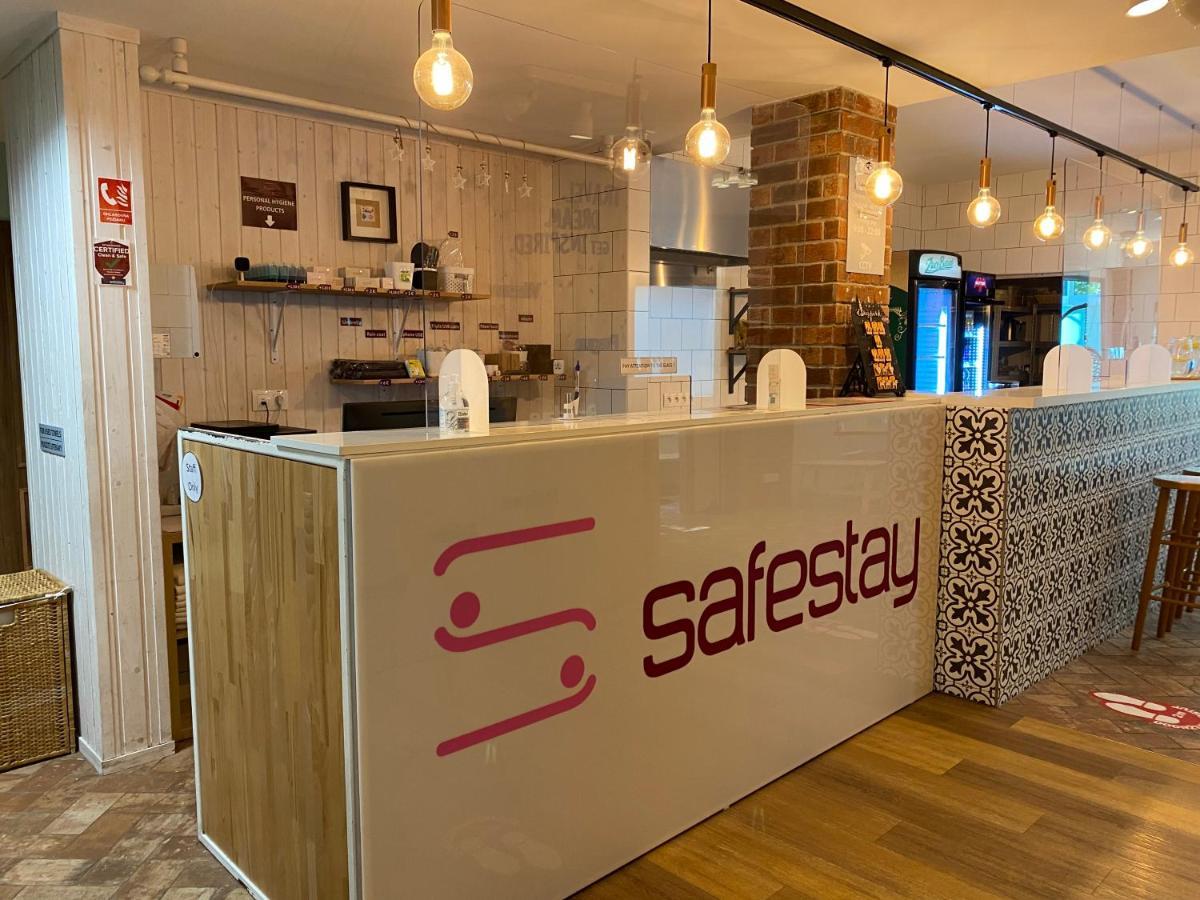 Safestay Bratislava Presidential Palace Екстер'єр фото
