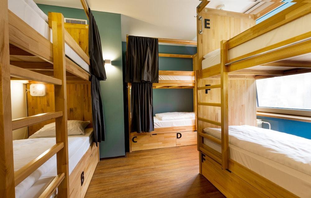 Safestay Bratislava Presidential Palace Екстер'єр фото